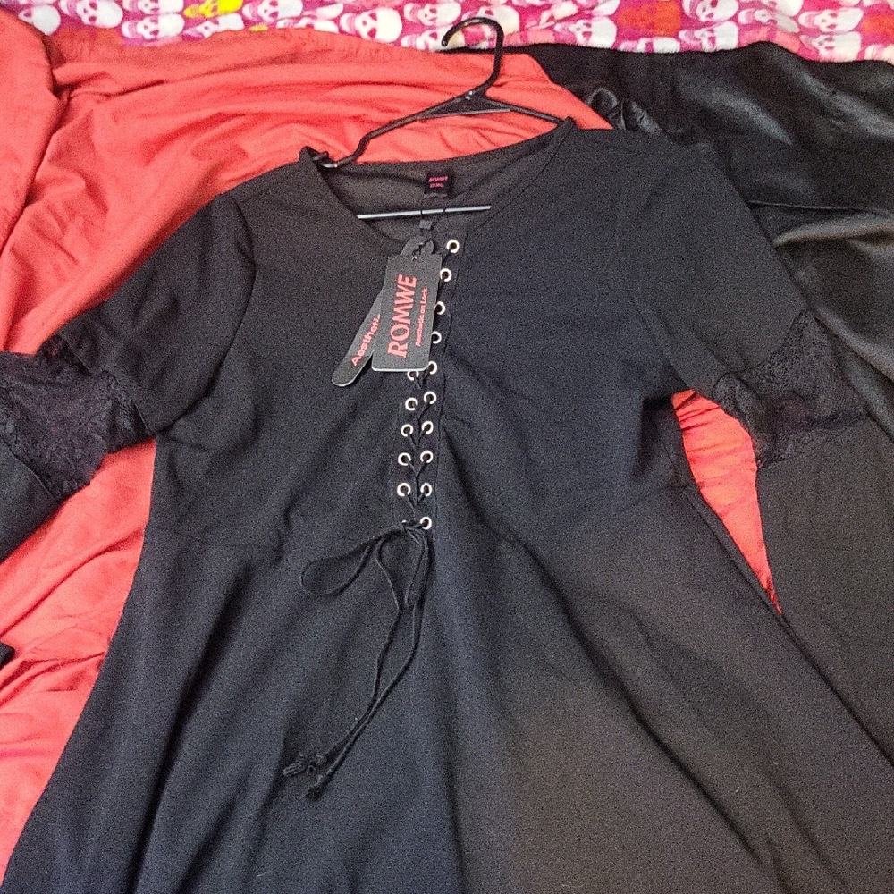 ROMWE Black Lace-Up Dress with Lace Bell Sleeves
